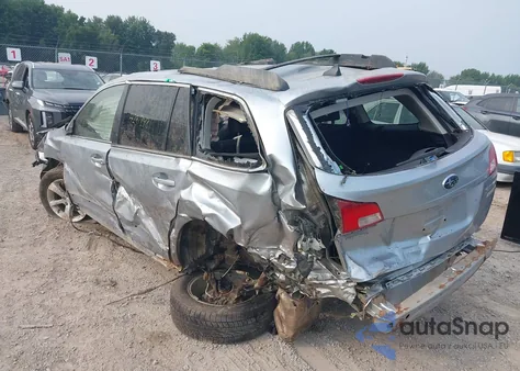 2013 Subaru Outback 2.5I Limited z USA, uszkodzony, nr VIN 4S4BRBKC4D3221473